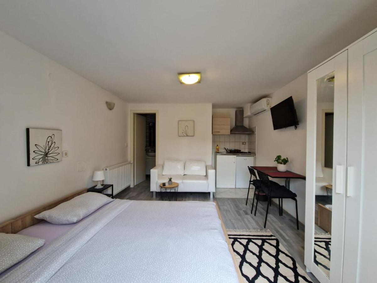 Apartments Luigi อูมัค ภายนอก รูปภาพ